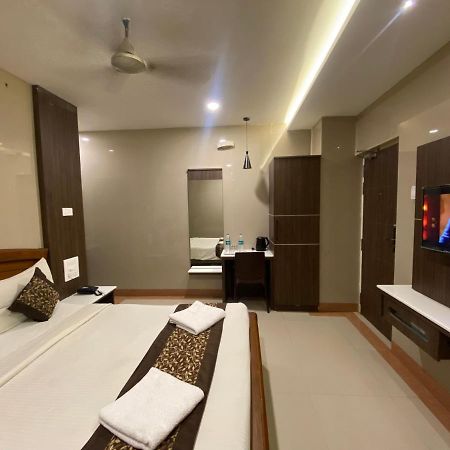 Hotel Sivas Regency Тхені Екстер'єр фото